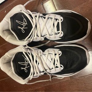 Mens Kyri basketball shoes